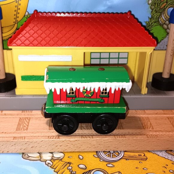 Thomas Wooden Railway Train Engine Track Winter Caboose Christmas - Picture 1 of 3